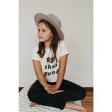 Child in gray hat and Polished Prints graphic t-shirt made of organic cotton