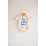 Baby onesie with blue text saying hi I’m new here in soft organic cotton for your little one