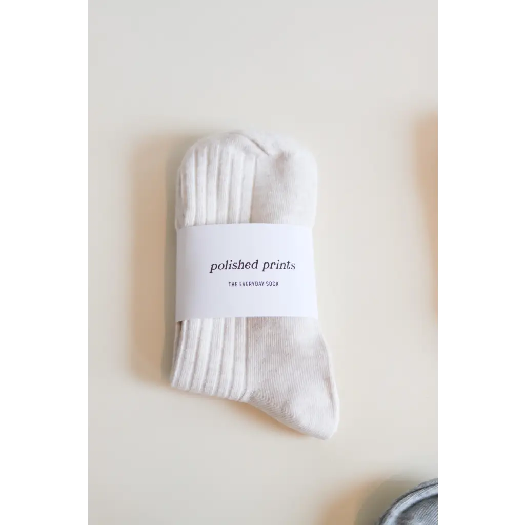 White ribbed cotton socks with a polished prints band, soft and flexible everyday sock