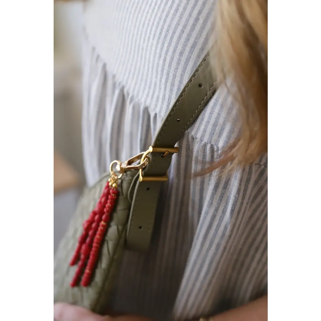 Diana Woven Bag XL in vegan leather with adjustable strap, red beaded tassel, two interior pockets