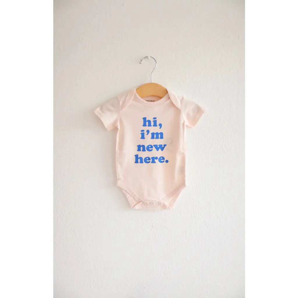 Baby onesie with blue text saying hi I’m new here in soft organic cotton for your little one