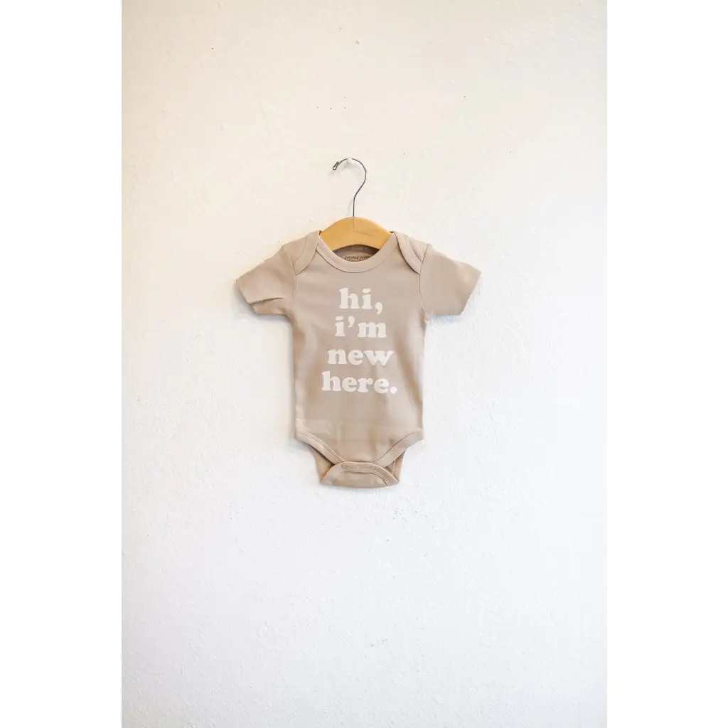 Hi I’m New Here Organic Cotton Baby Onesie | Grey Brown