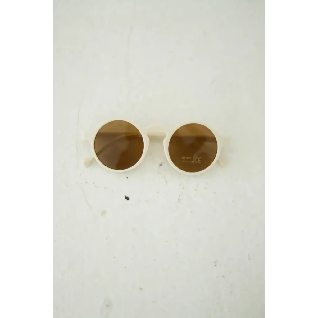 Adorable round sunglasses with brown lenses and white frames for summer fun