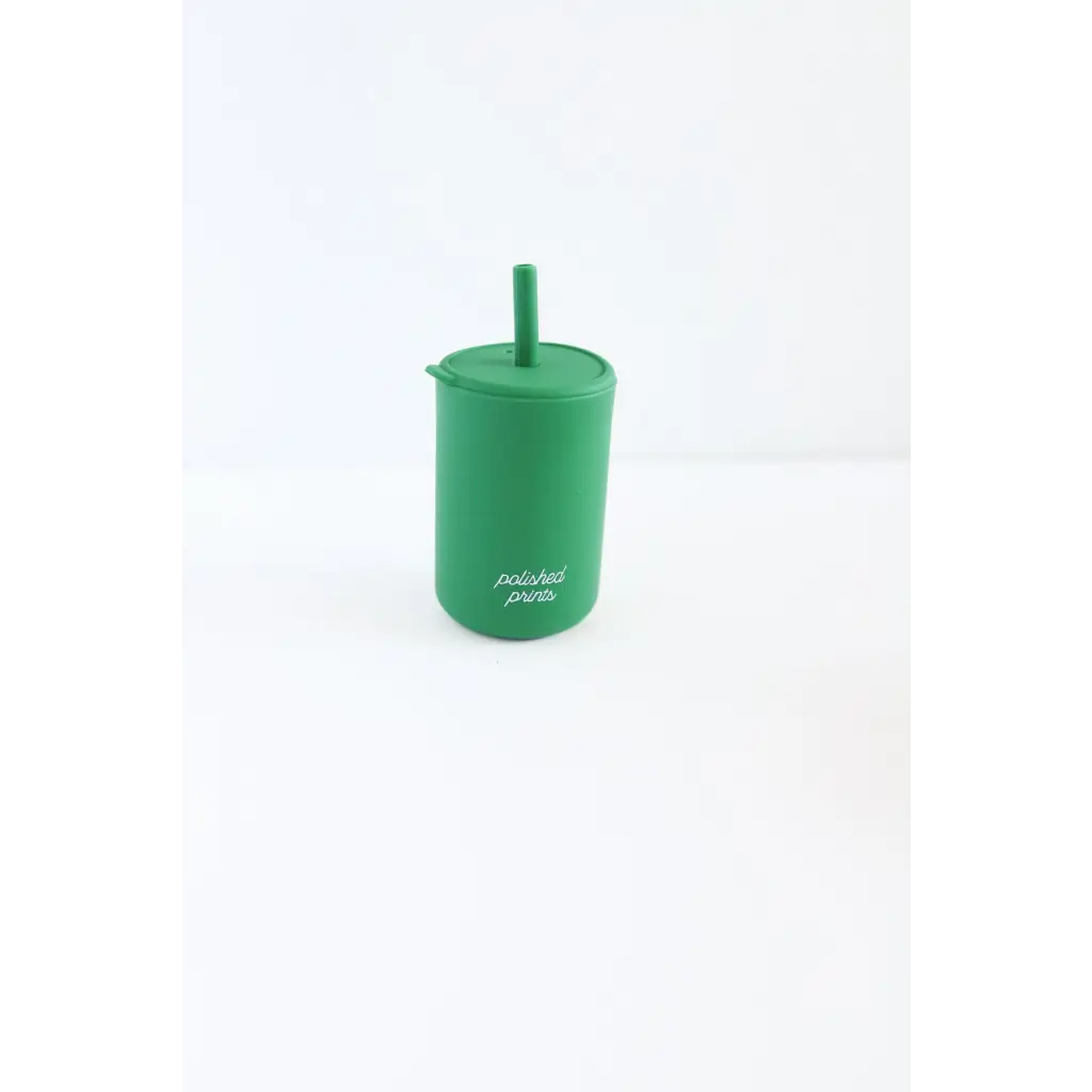Green silicone straw cup with a lid, perfect for kids and bright rainbow colors