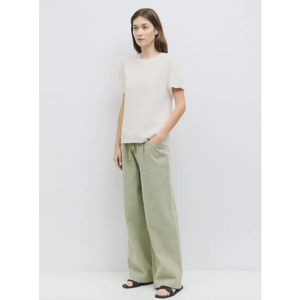 Woman in a casual linen outfit wearing The Deanna Top, ideal stylish womens clothes